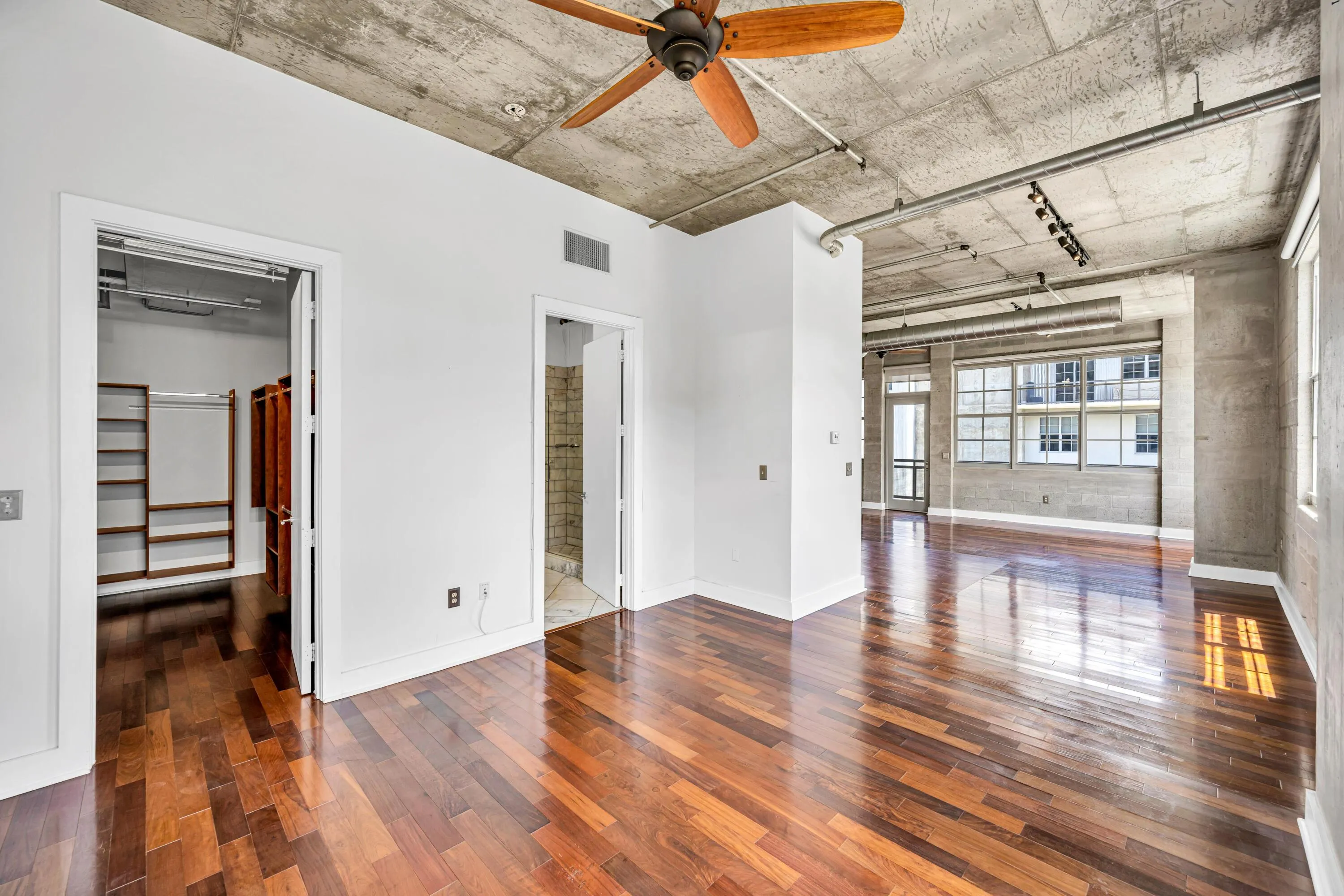411 NW 1ST AVE #605--26