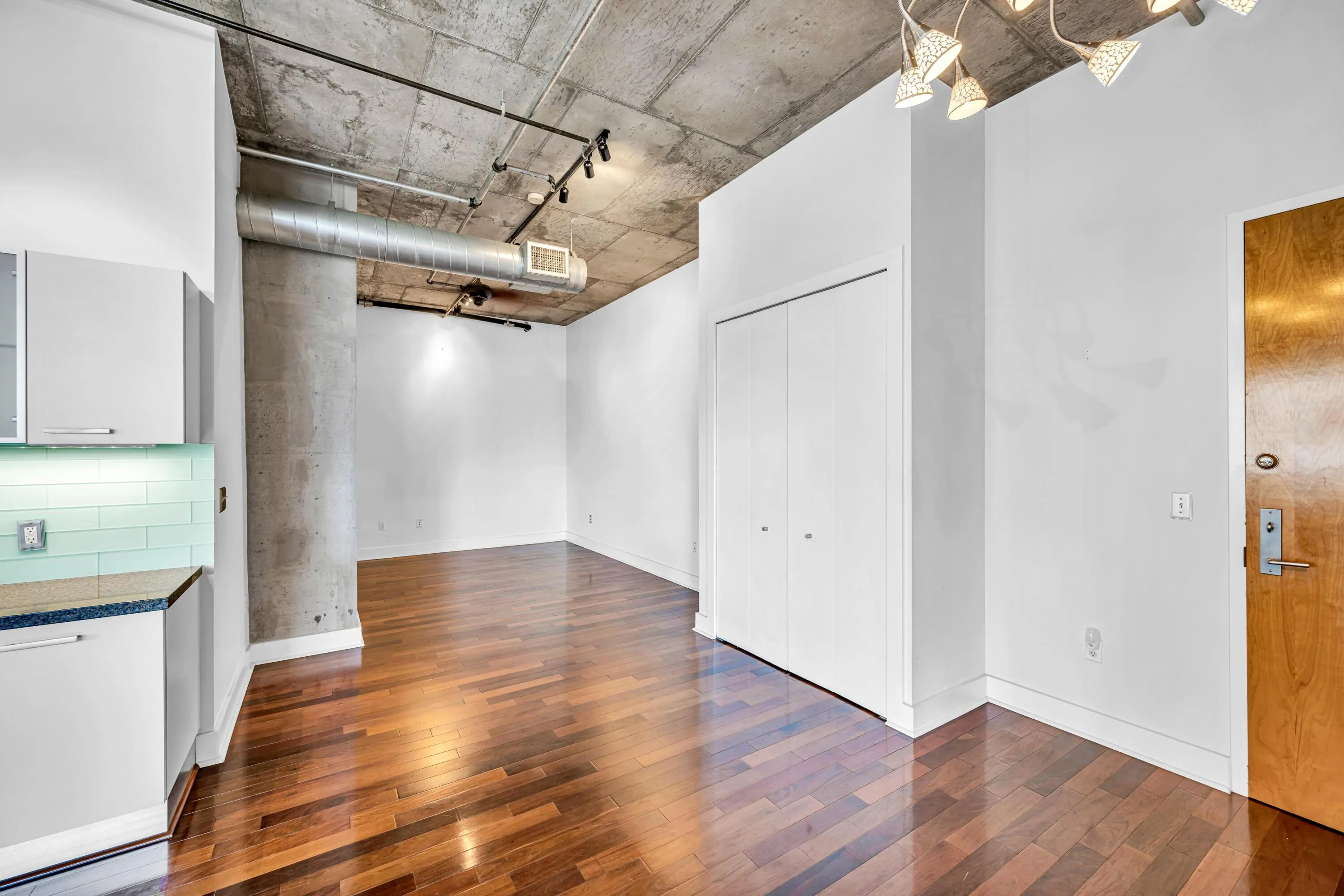 411 NW 1ST AVE #605--29