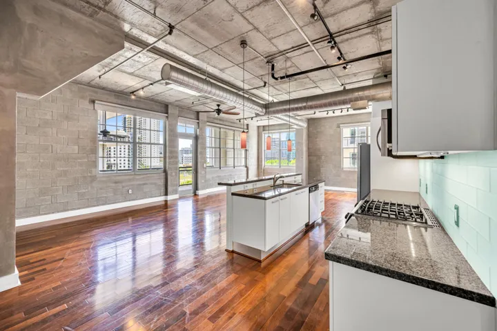 411 NW 1ST AVE #605--5