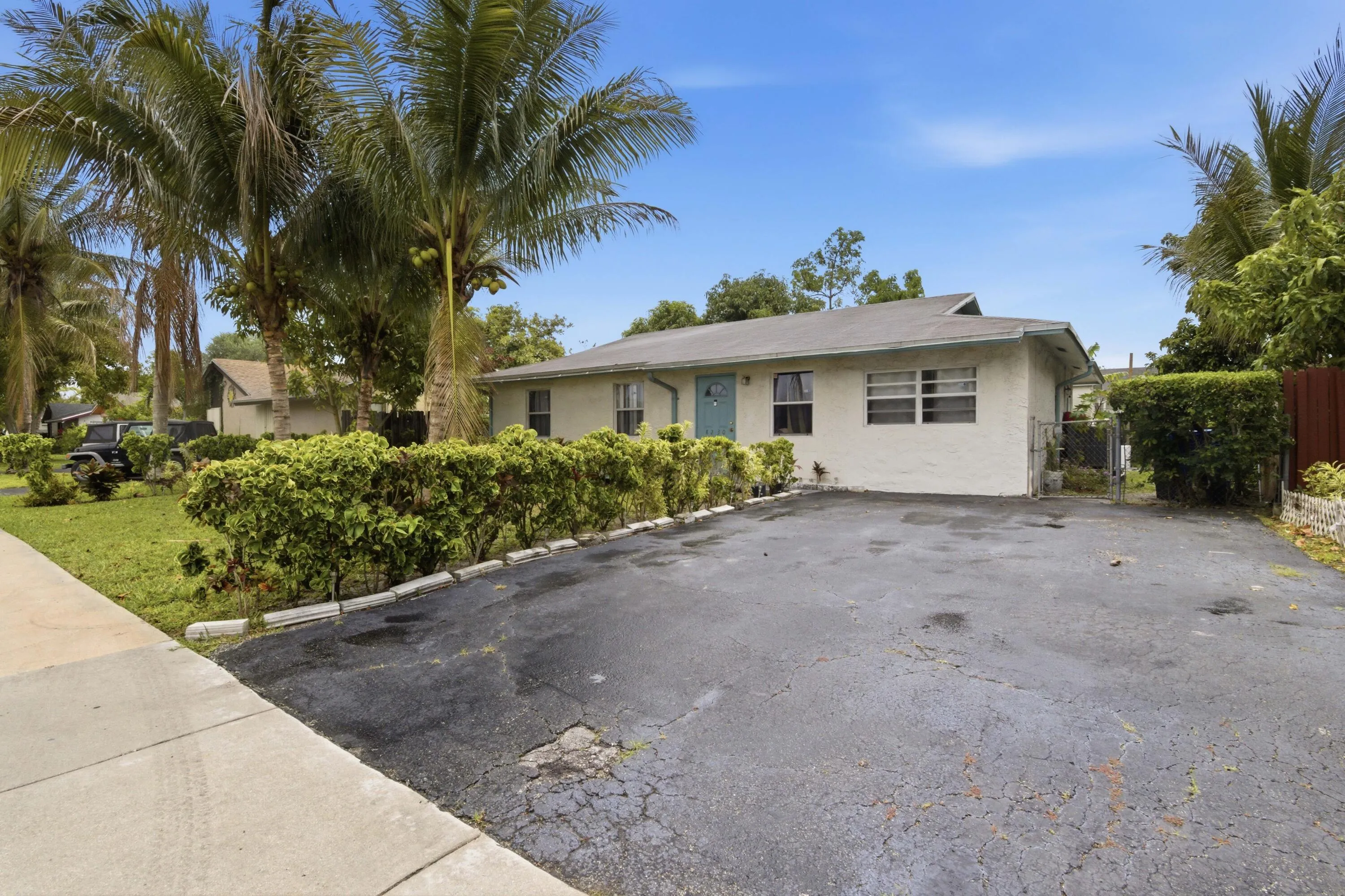 8230 SW 4th Pl_004