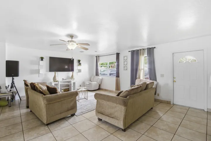 8230 SW 4th Pl_021