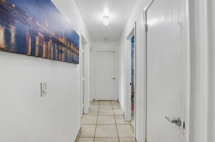 8230 SW 4th Pl_019