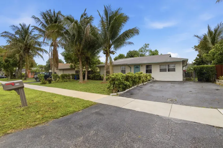 8230 SW 4th Pl_003