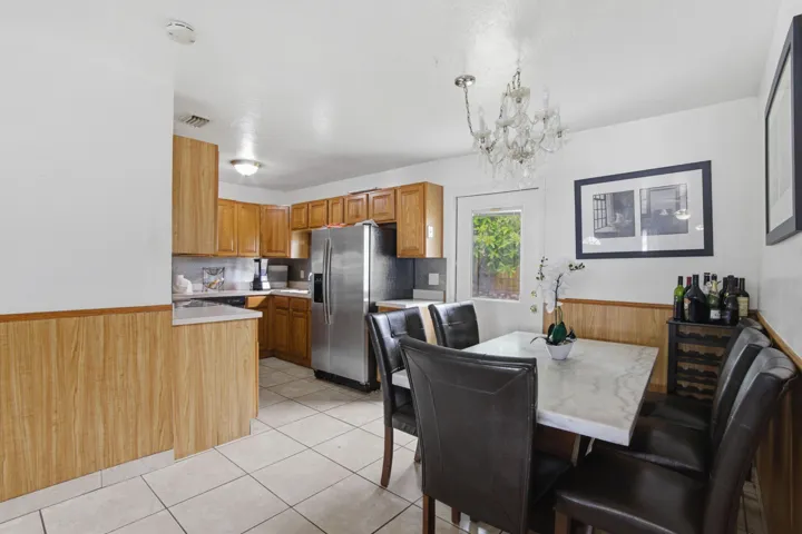 8230 SW 4th Pl_025