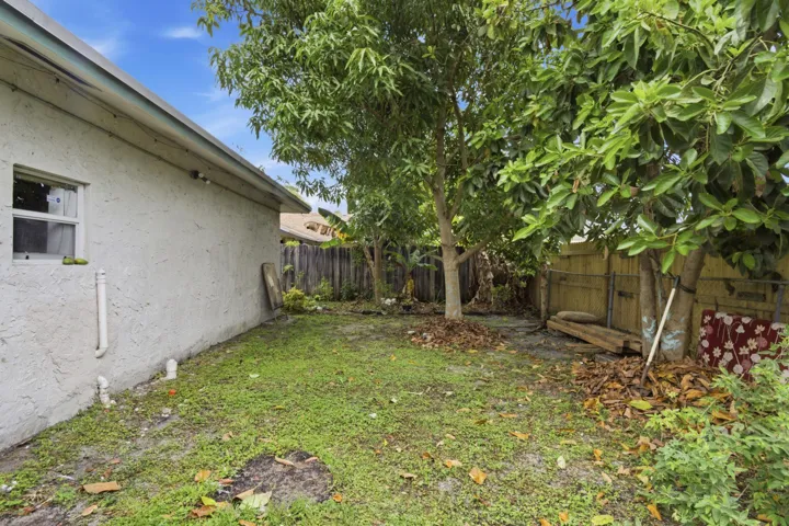 8230 SW 4th Pl_029