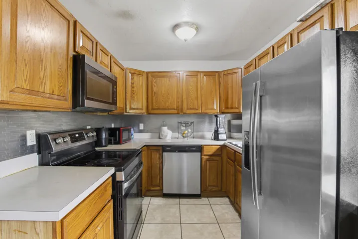 8230 SW 4th Pl_026