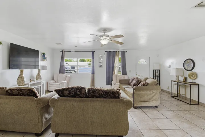 8230 SW 4th Pl_022