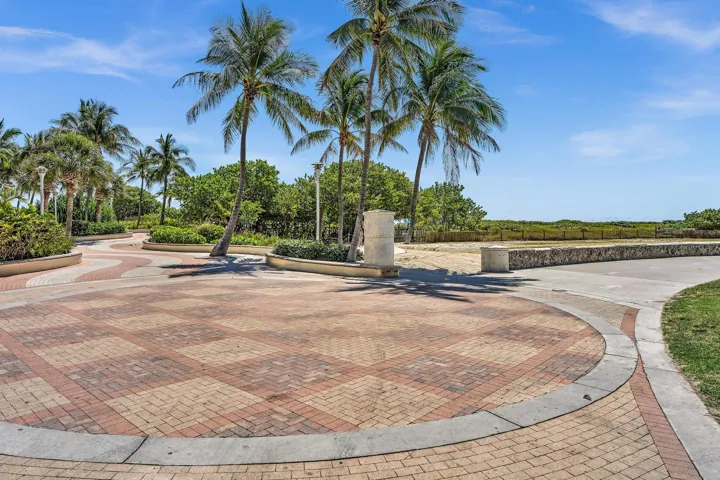 Jogging trails along the beach