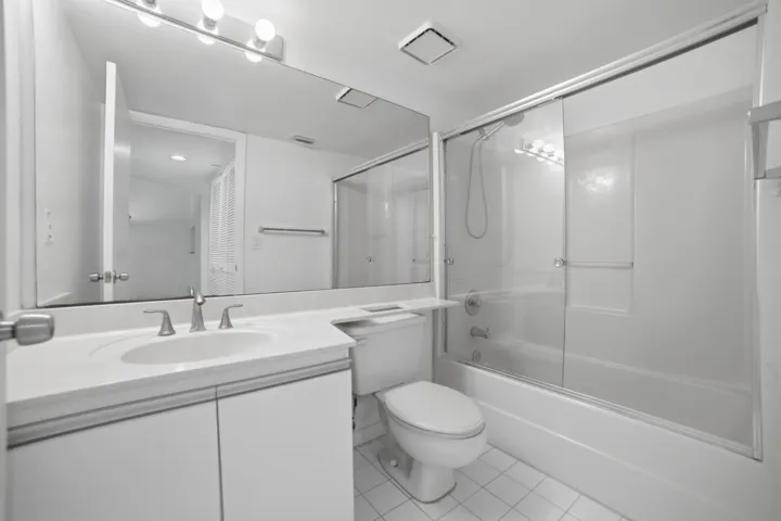 Bedroom2-Bathroom