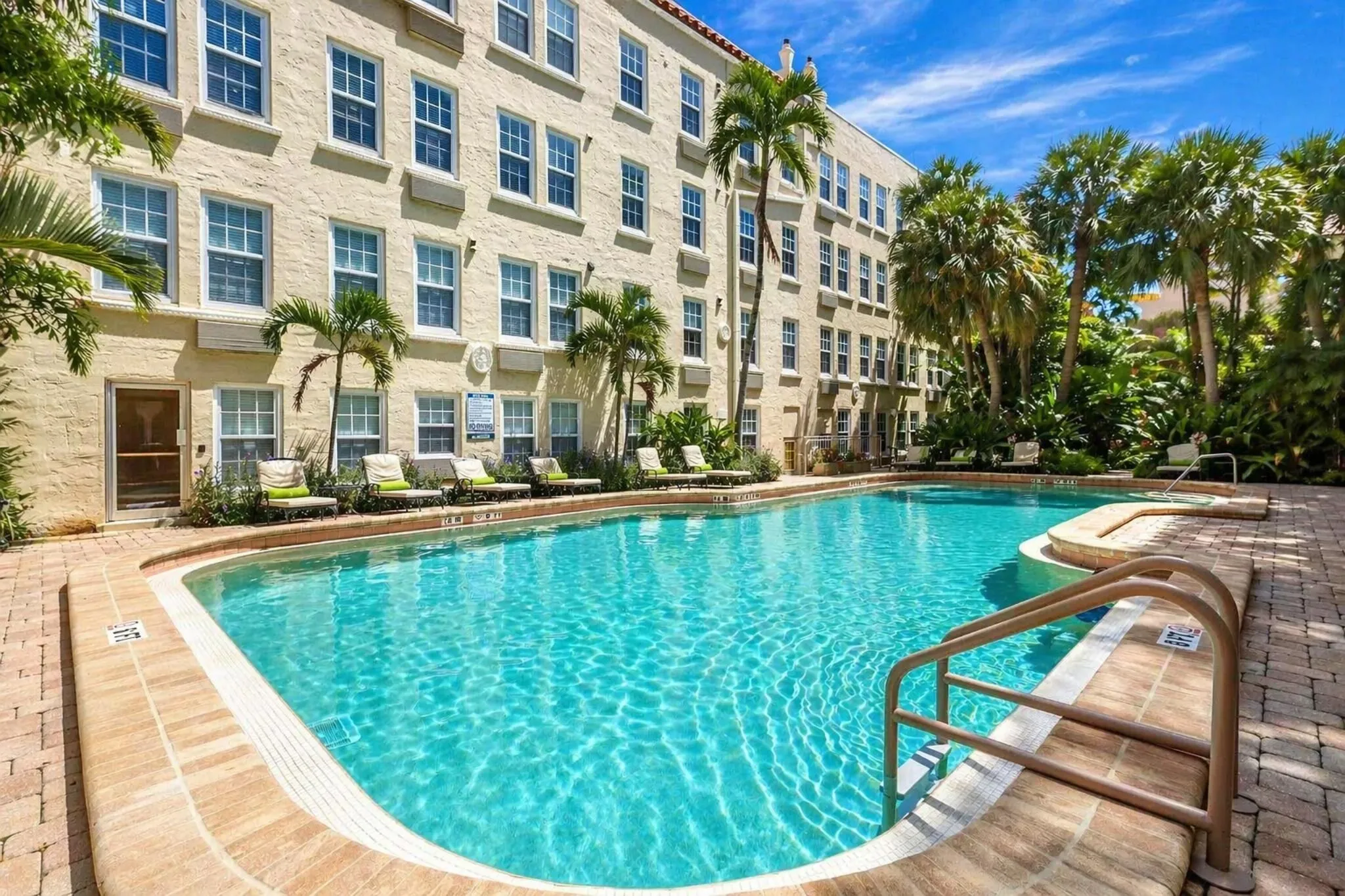 pool_resized_2048x1365