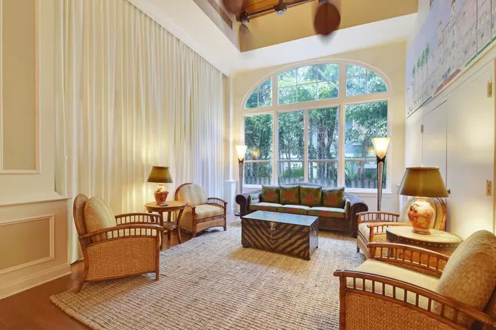 lobby photo 2
