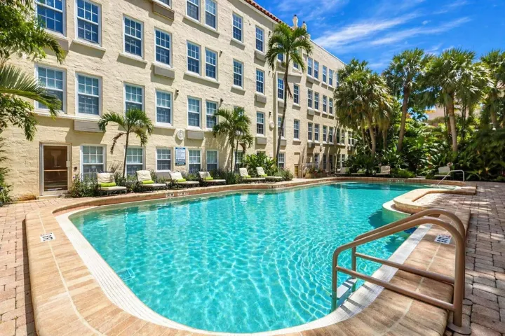 pool_resized_2048x1365