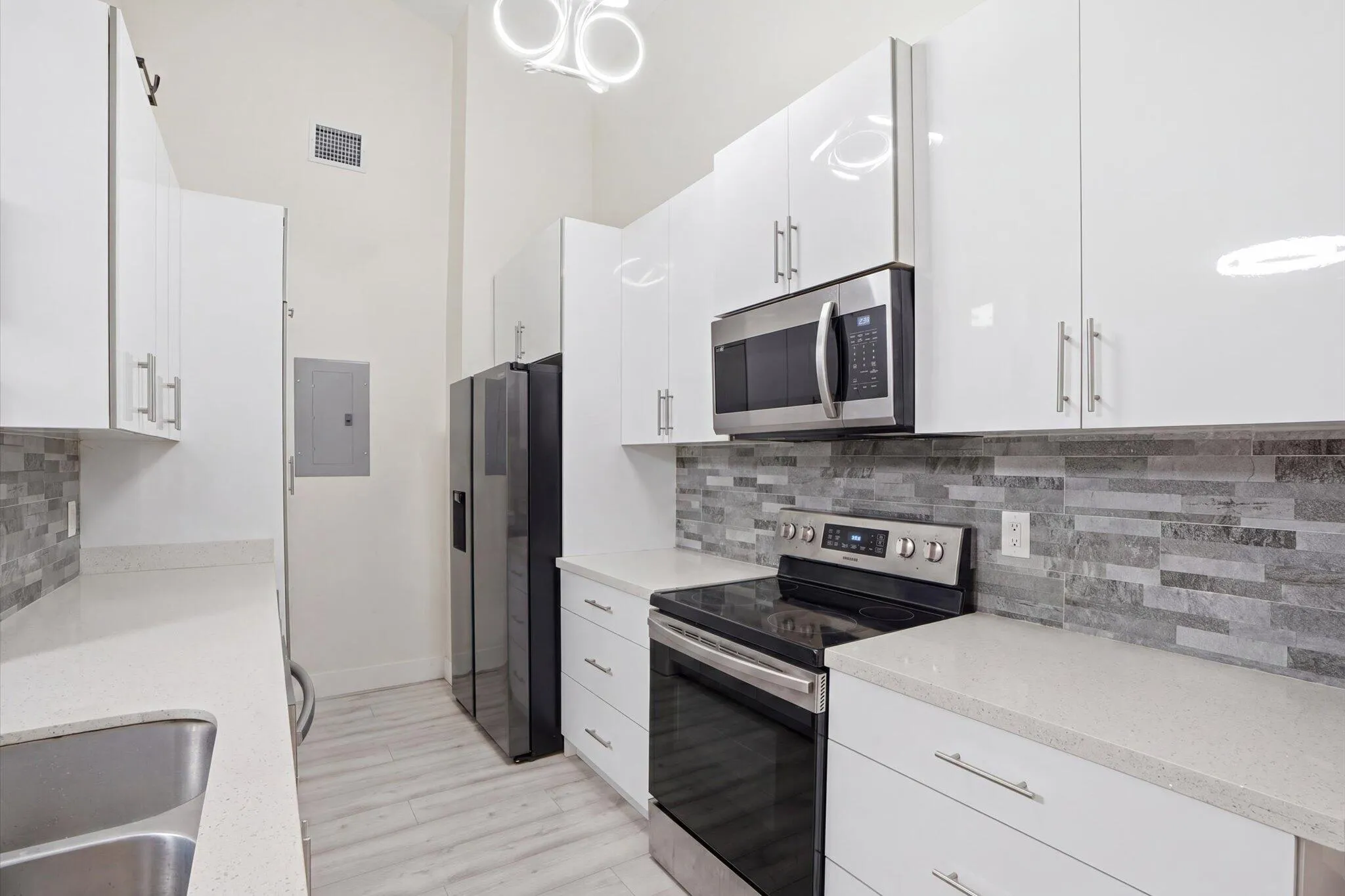 14-3414 Freedom Dr_014