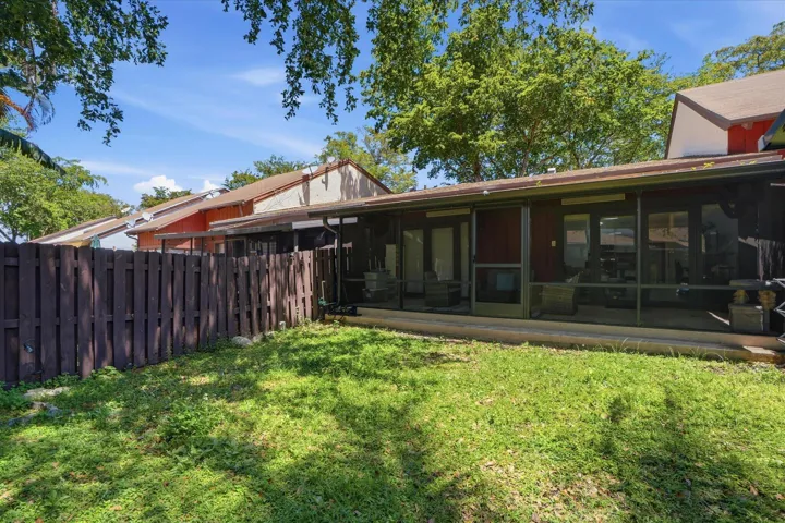 39-3414 Freedom Dr_039