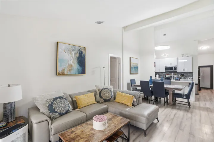 10-3414 Freedom Dr_010