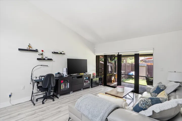 08-3414 Freedom Dr_008