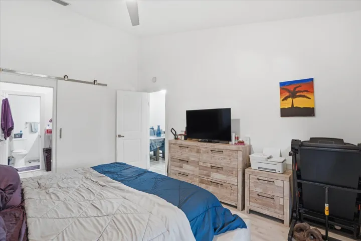 21-3414 Freedom Dr_021