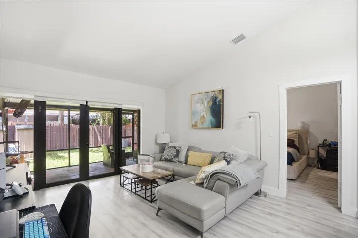 07-3414 Freedom Dr_007