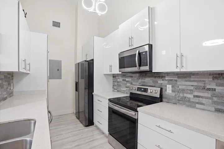 14-3414 Freedom Dr_014