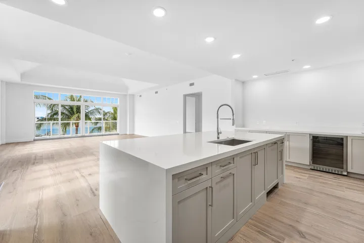 006-184LakeDrive-2303-PalmBeachShores-FL