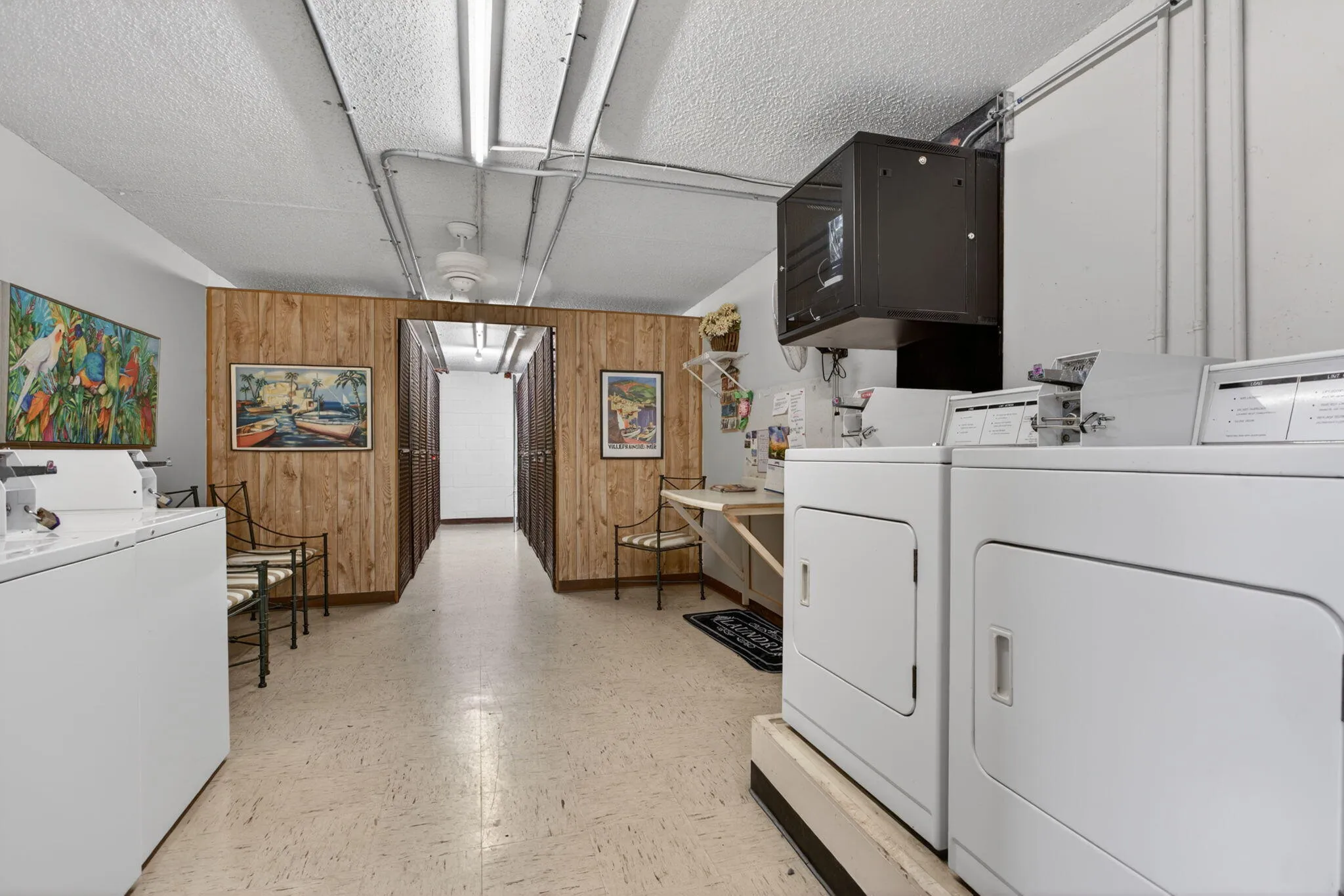 IMMACULATE LAUNDRY ROOM