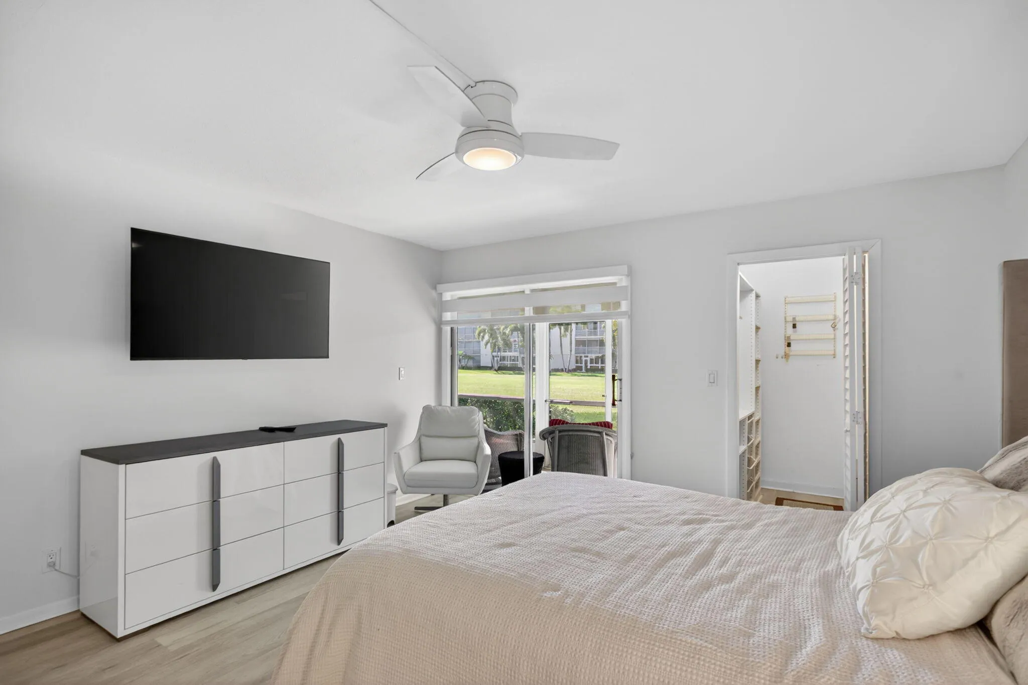 MAIN BEDROOM