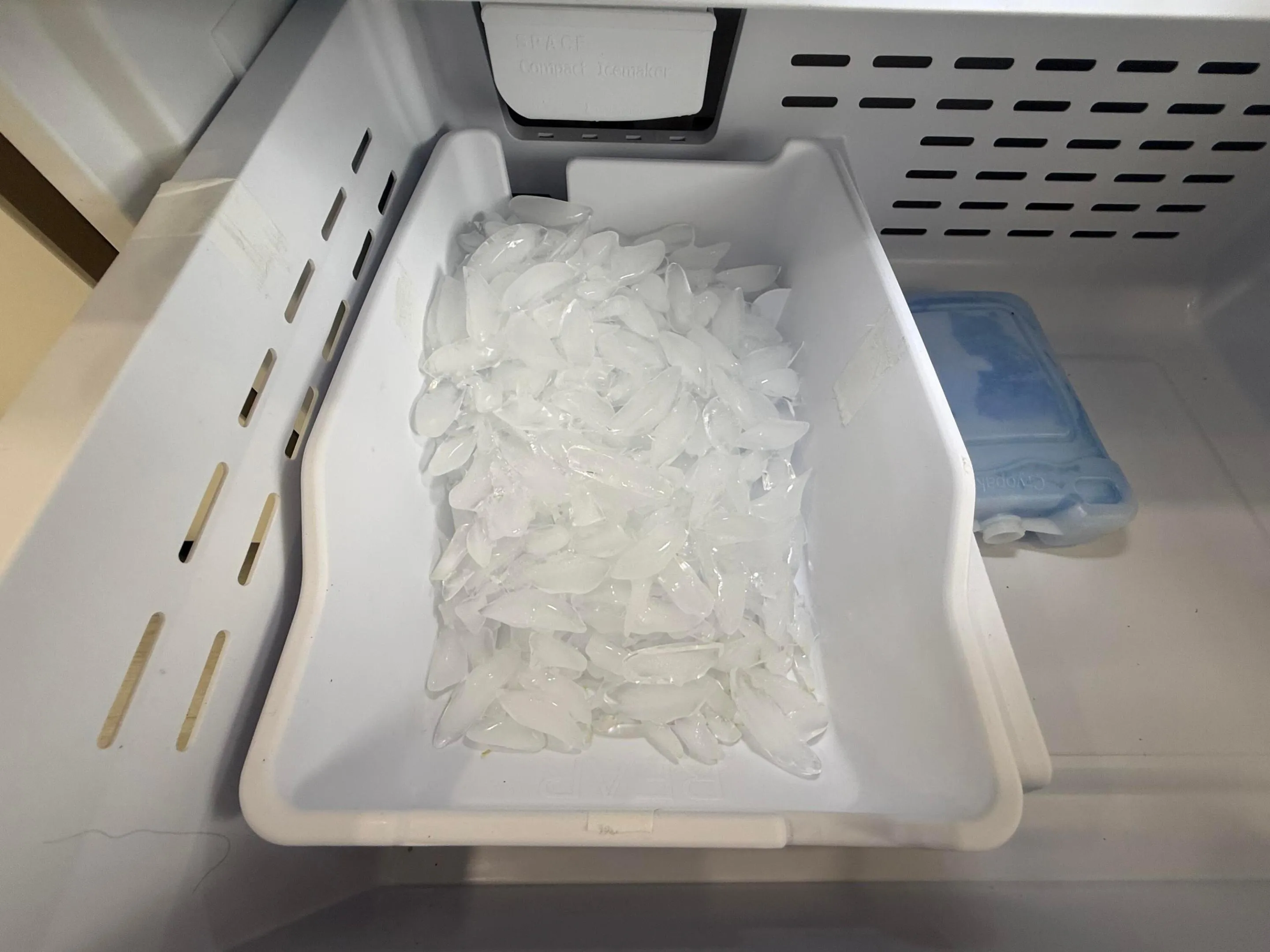 ICE MAKER