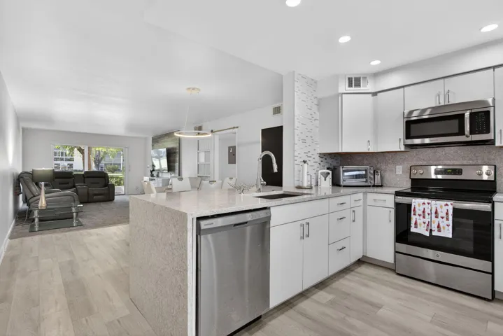 QUARTZ COUNTERS WATERFALL SIDE