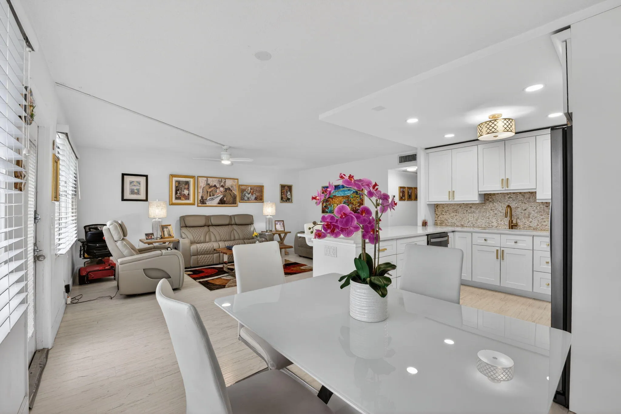 Eat-In Kitchen
