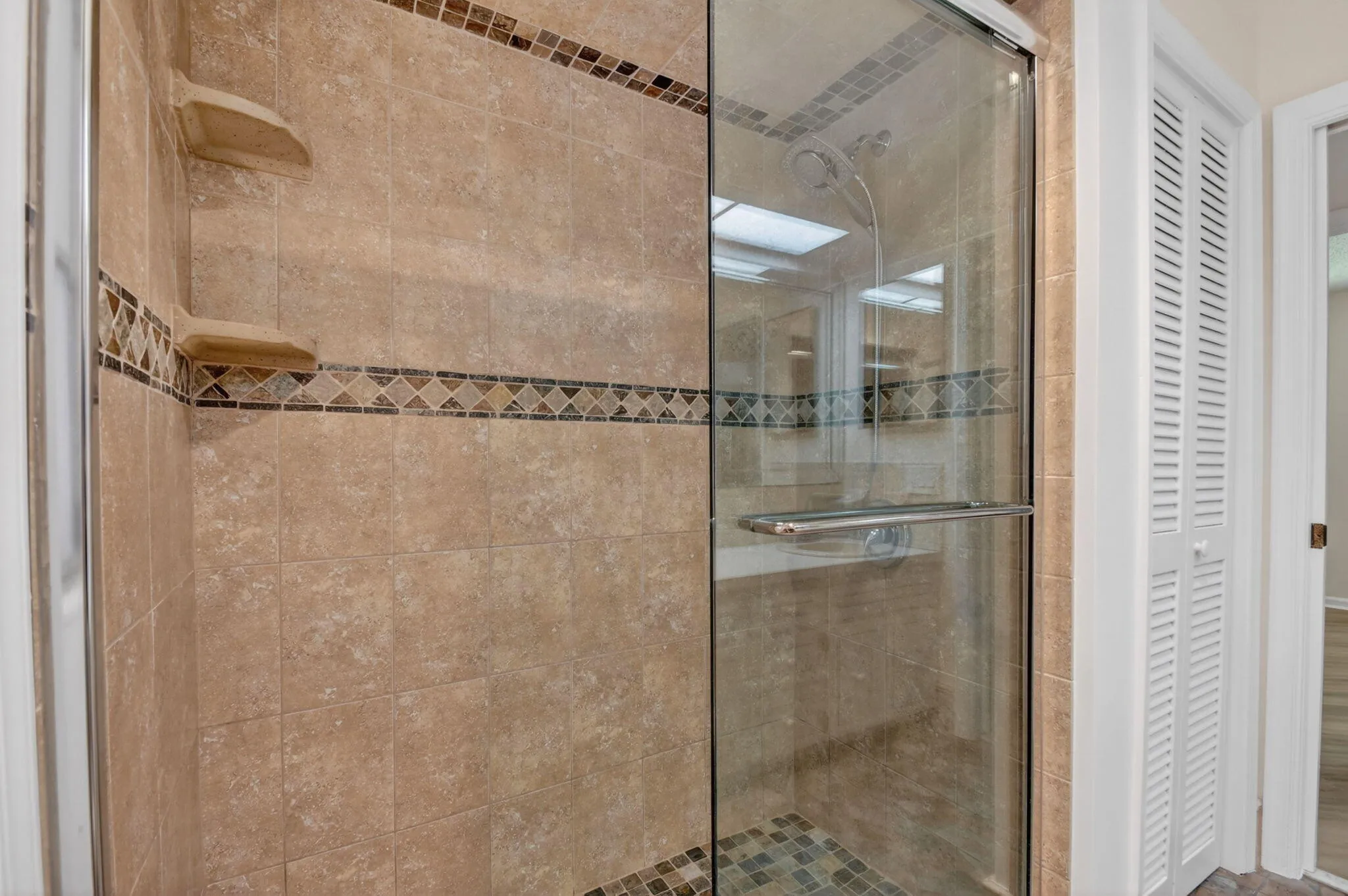 Step in shower in 2nd bathroom