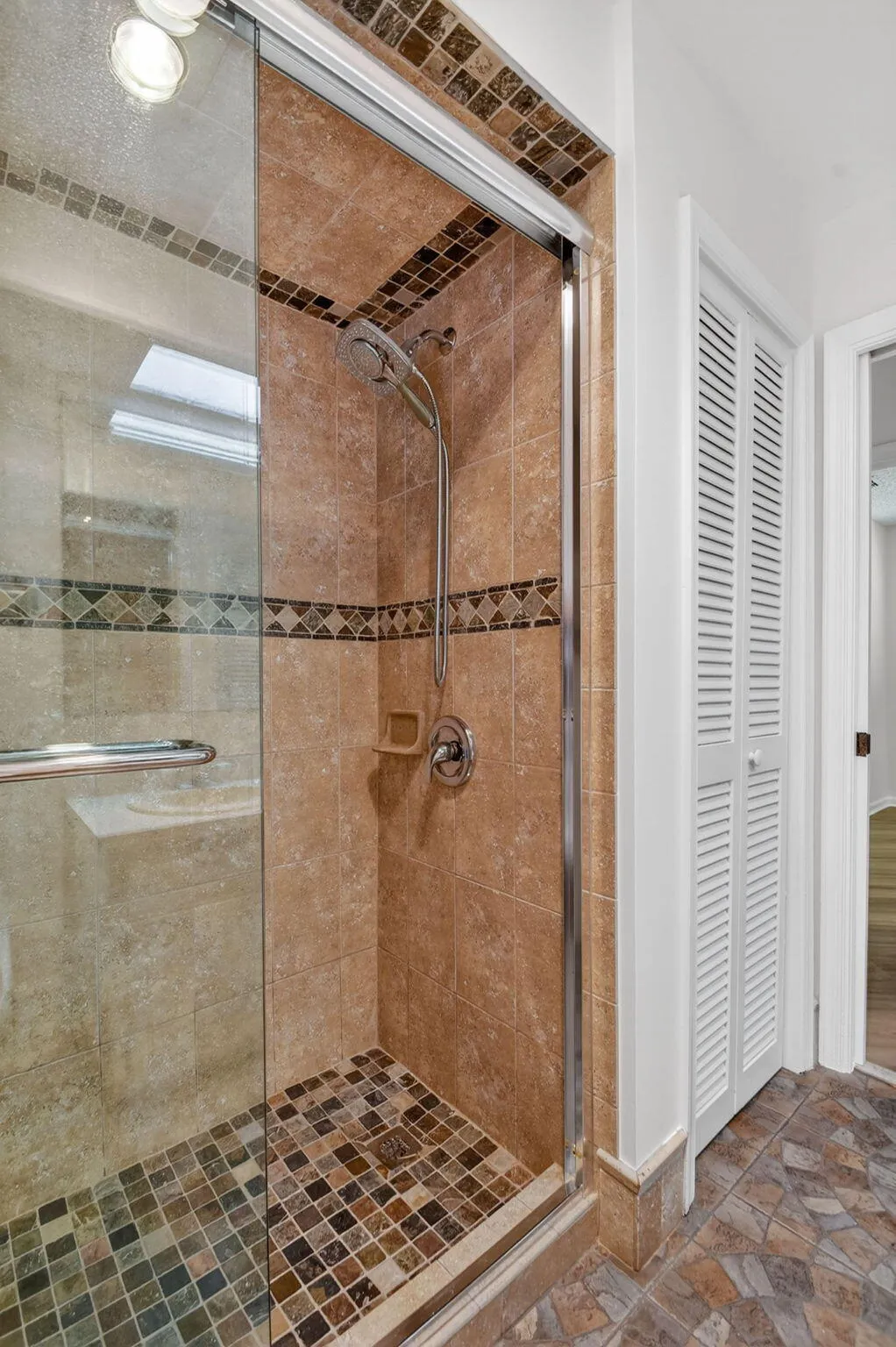 Step in shower in 2nd bathroom