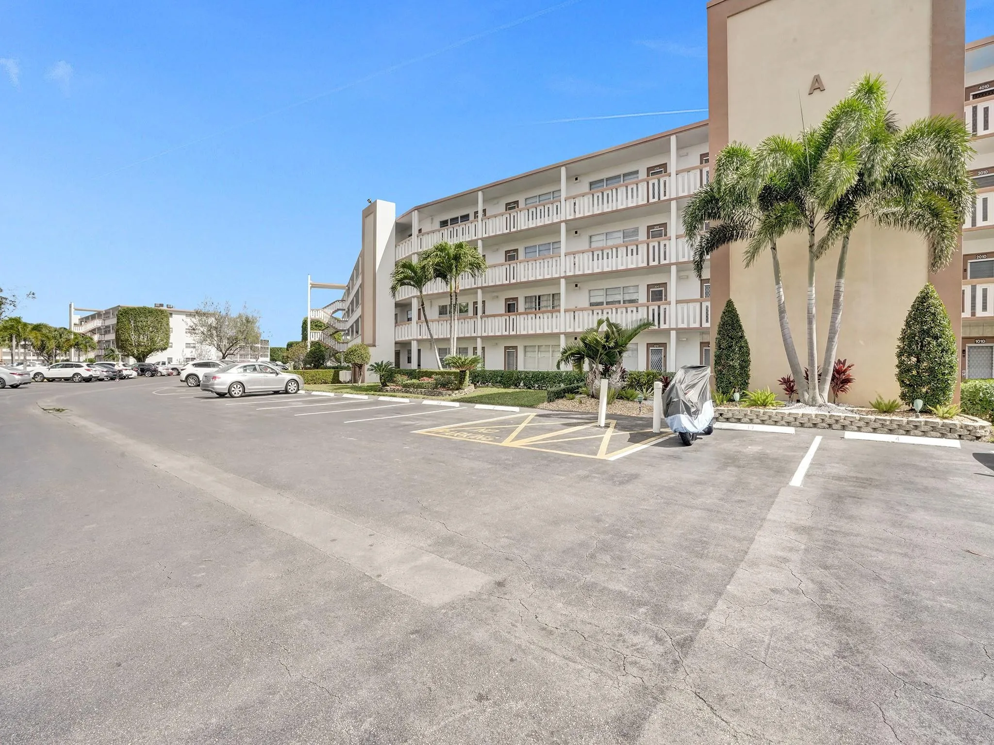 Photo 33