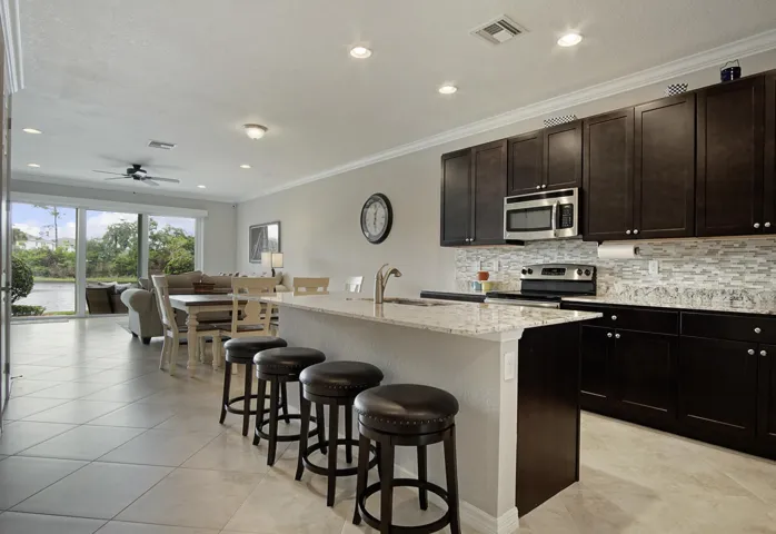 Spacious Island with seating