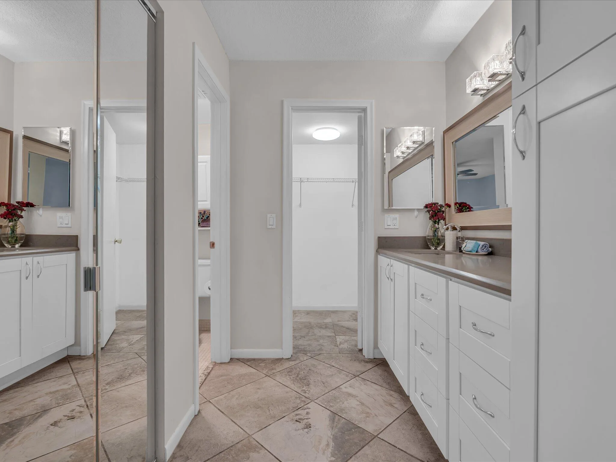 Walk in Closet 1