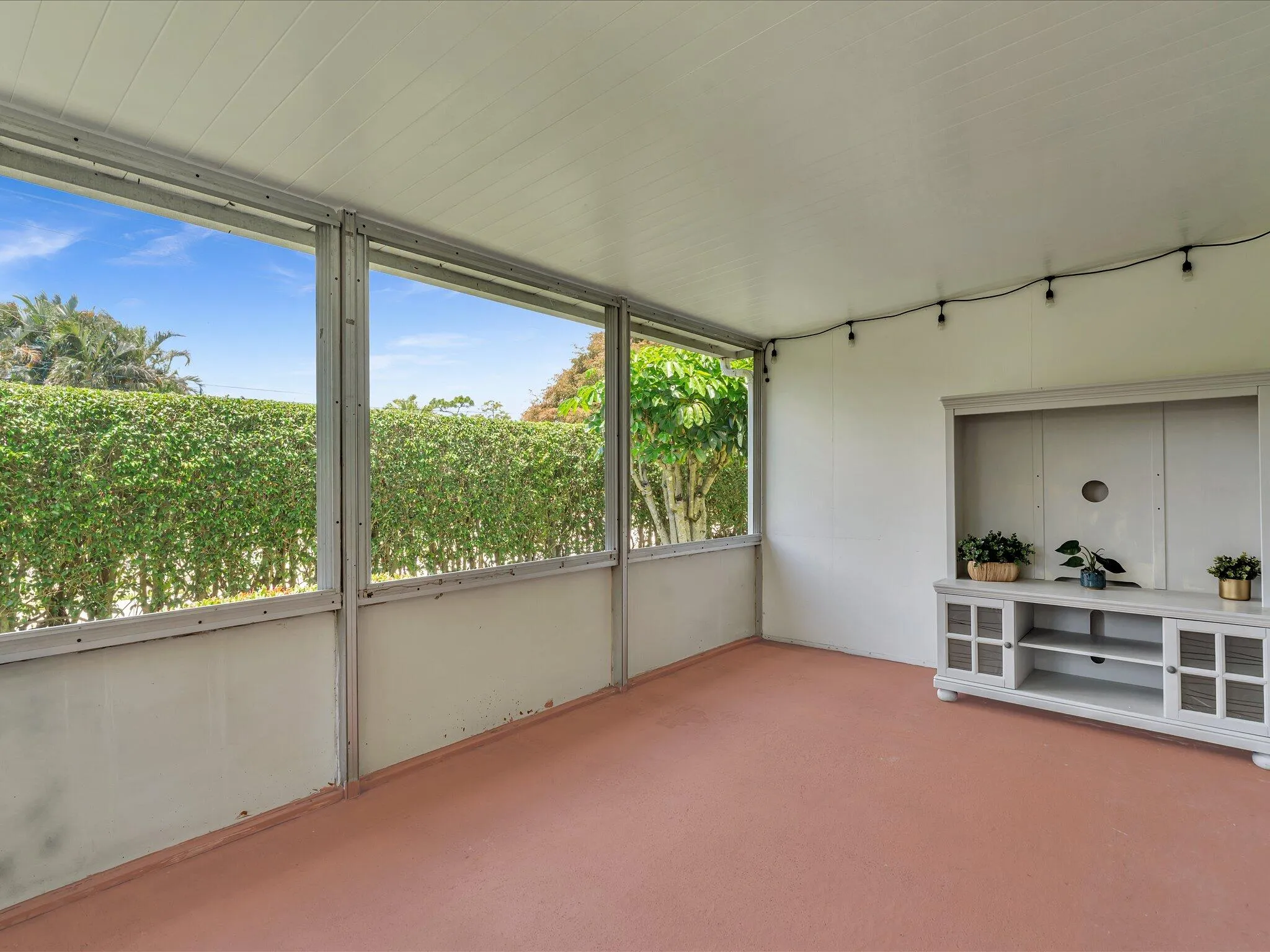 Private Screened Patio
