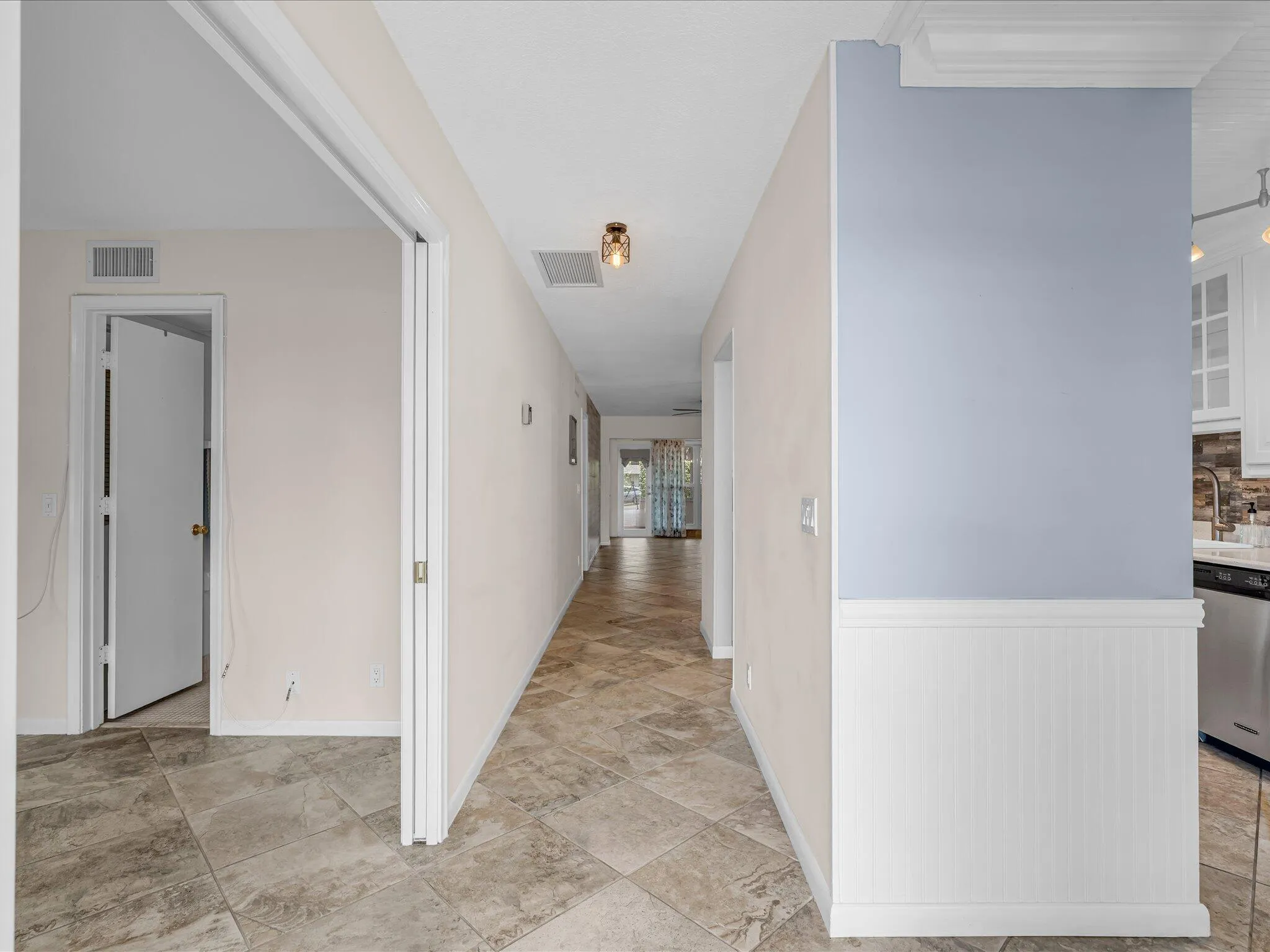 Entrance to Guest Bed