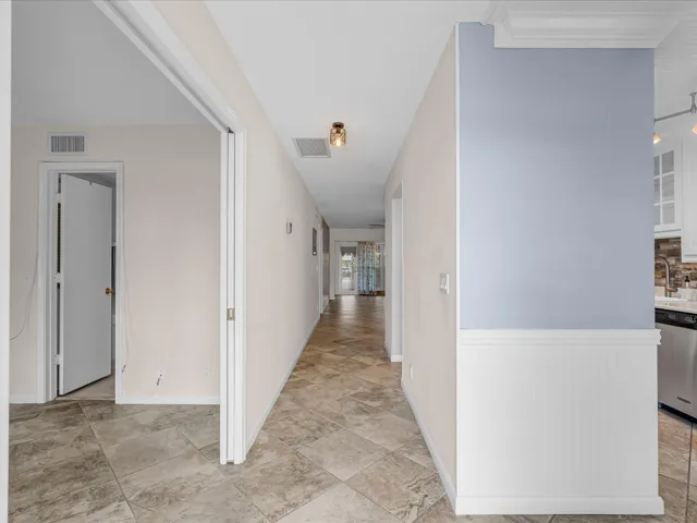 Entrance to Guest Bed
