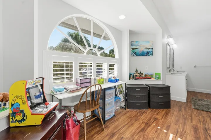Sitting area/Dressing room adjacent to bath, off primary BR.