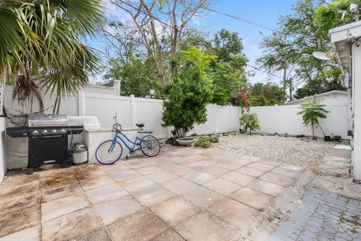 backyrad/outdoor kitchen