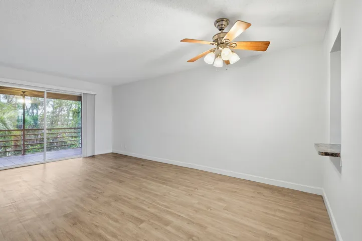 Living Room/Dining