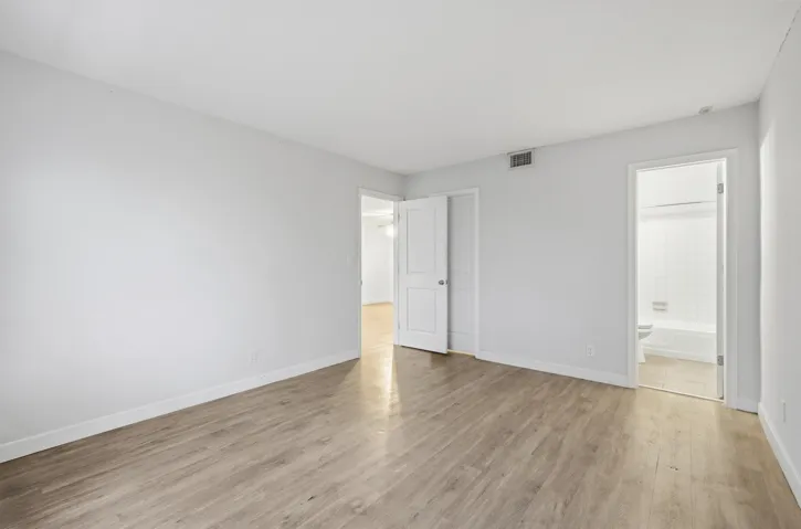 Room 2 ensuite