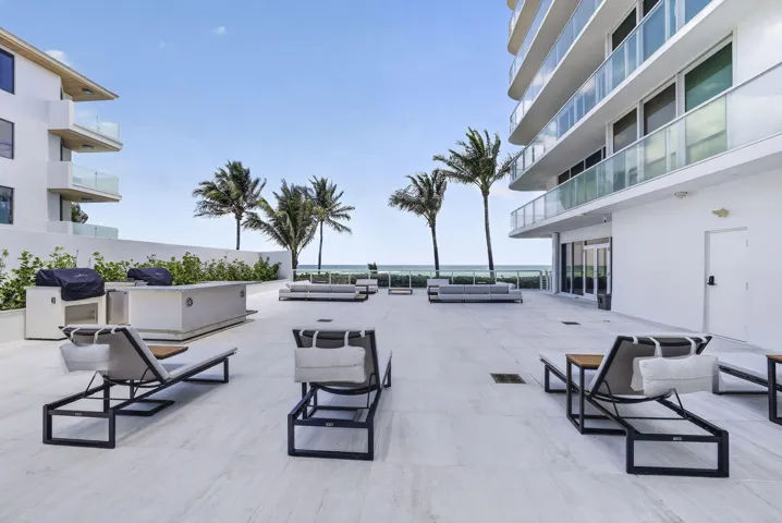 Villa Nova outdoor patio and grill area
