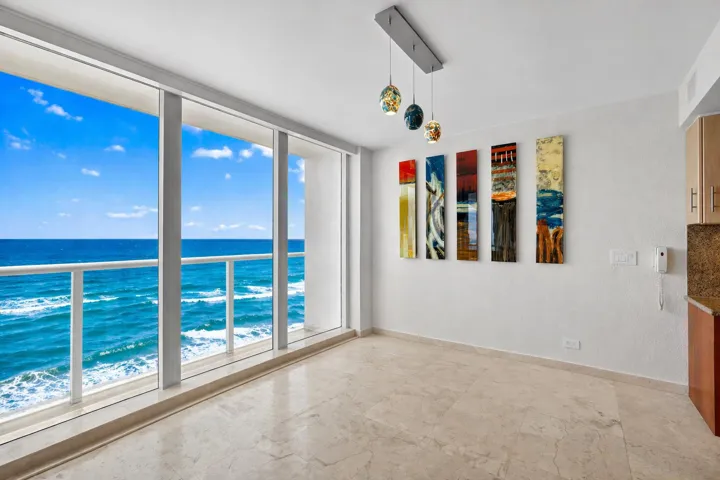 Eat in kitchen with breathtaking ocean