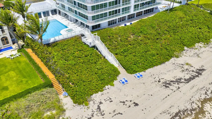 Villa Nova pool and private beach access