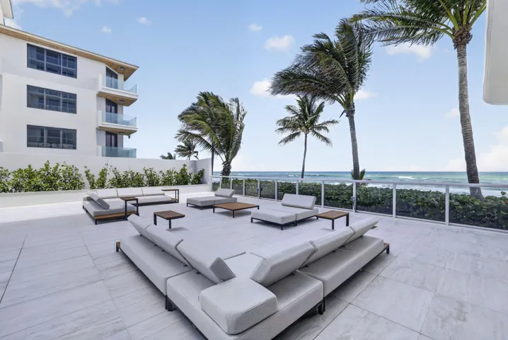 Villa Nova outdoor patio