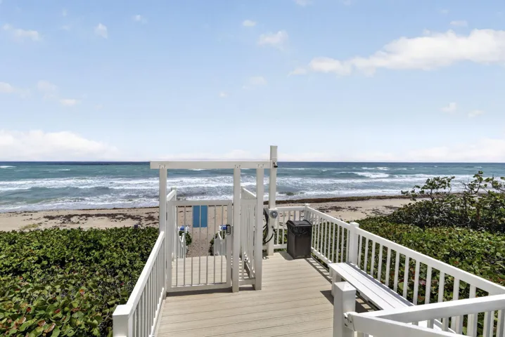 Villa Nova private beach access