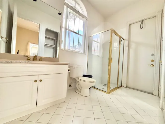 Guest house full bathroom