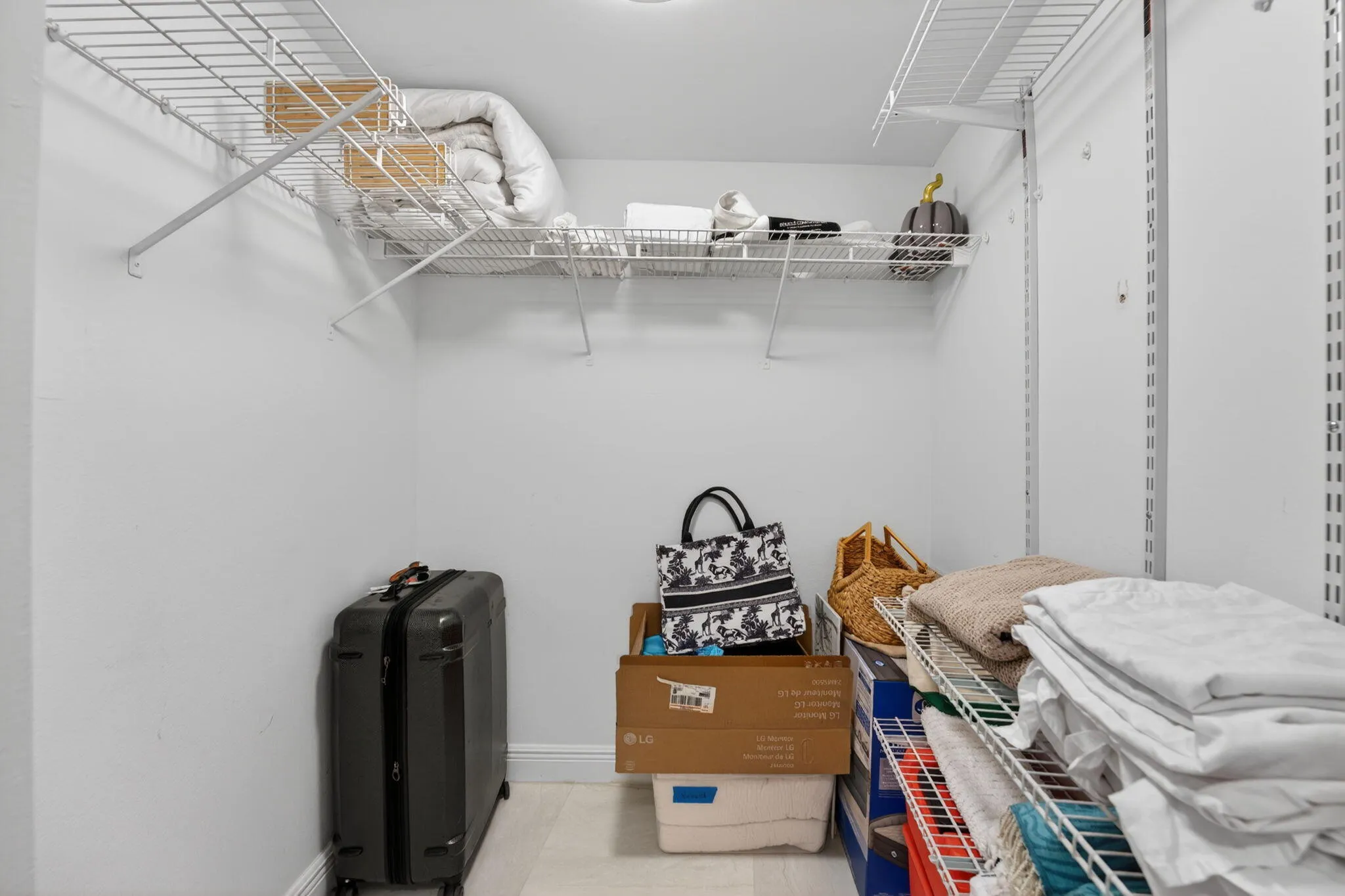 Walk-In Closet 3