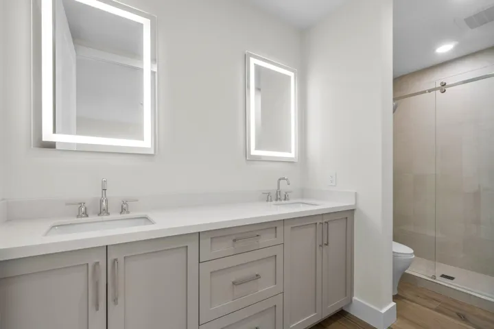 023-184LakeDrive-4301-PalmBeachShores-FL