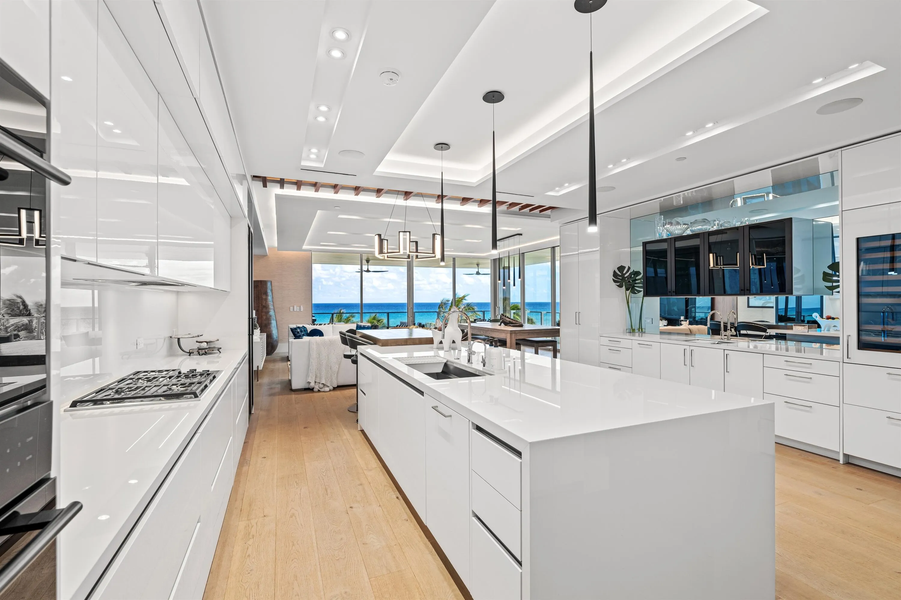 KITCHEN_LOOKING_OUT_2_DT